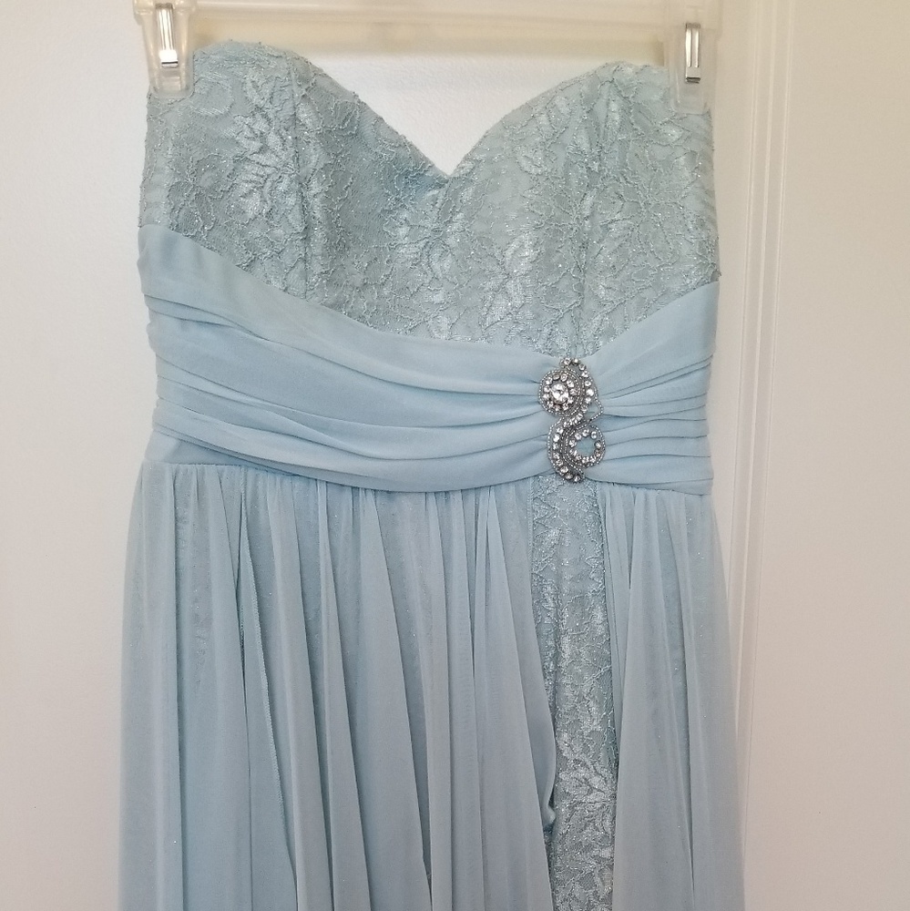 🩷5 for $50🩷 Light Blue Strapless Lace Homecoming Dress